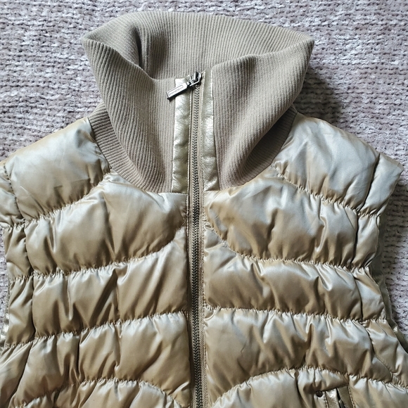 Express Metallic Gold Zip Puffer Vest - Picture 4 of 11